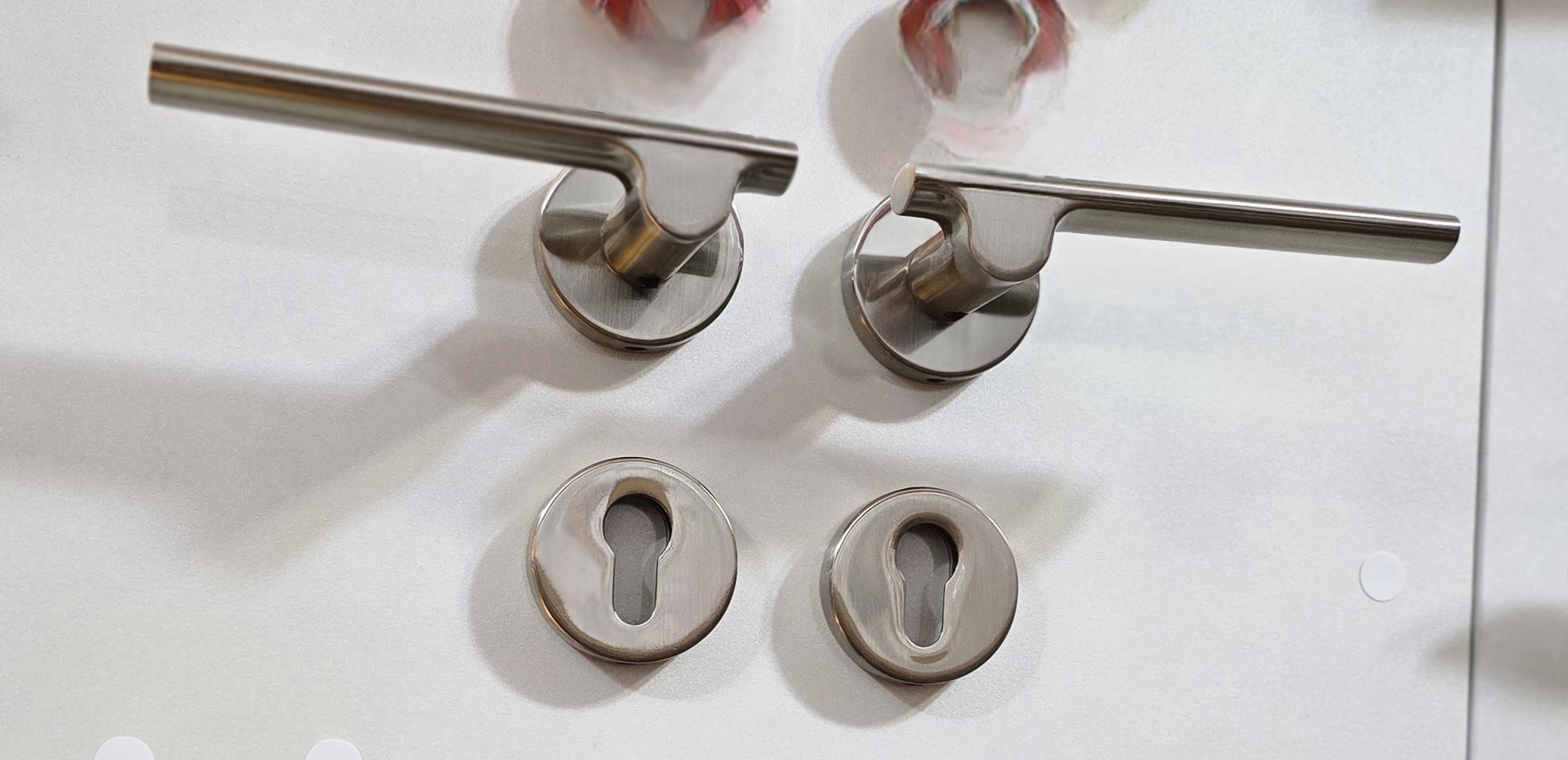 دستگیره در برندGK کد A30103رنگ نقره ایی